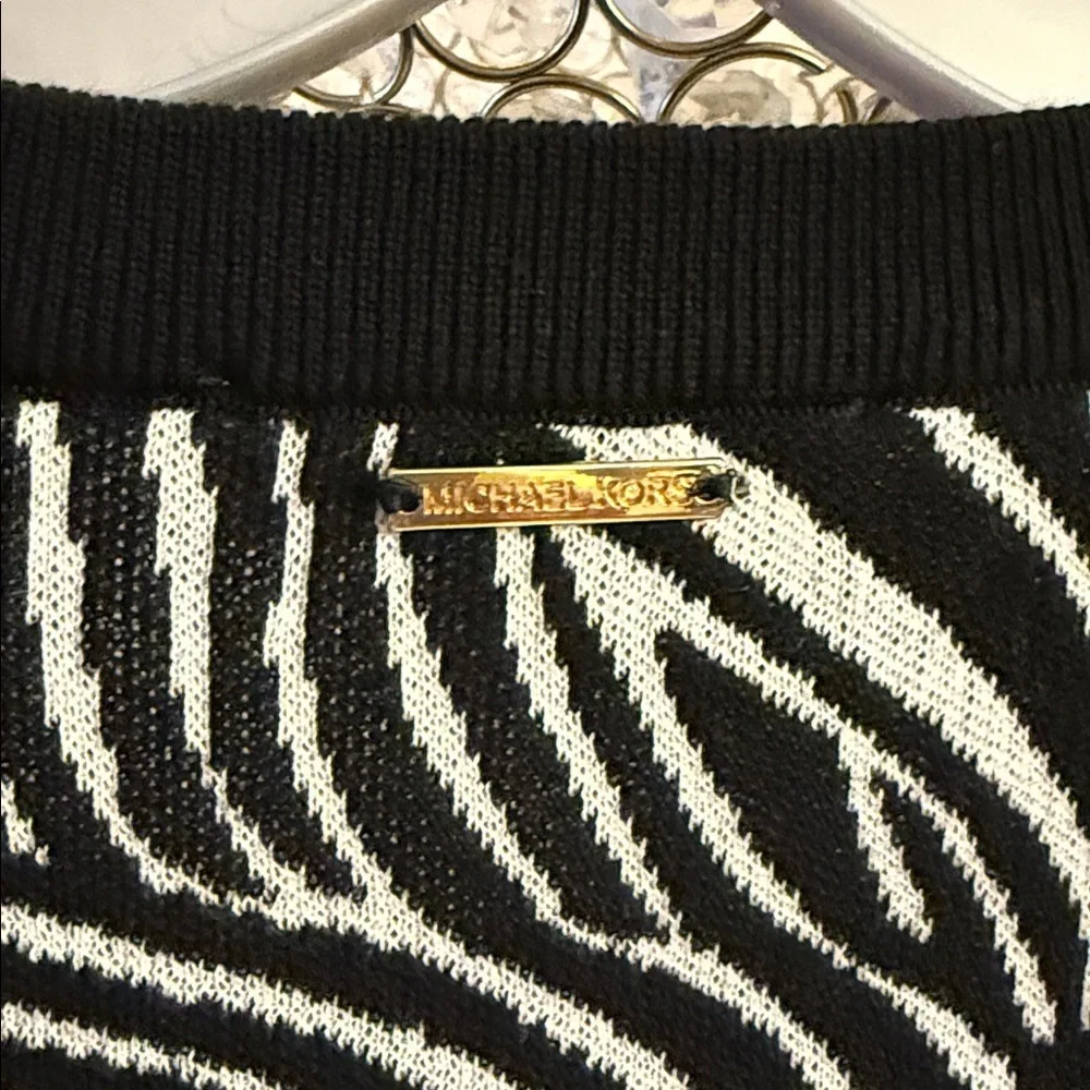 Michael Kors Zebra Pattern Black and White Sweater SP NWT - Picture 5 of 5